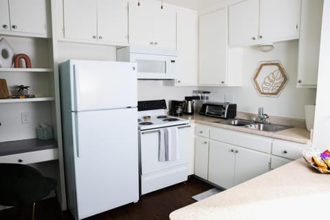 Kitchen or kitchenette, minibar, pet friendly, toaster