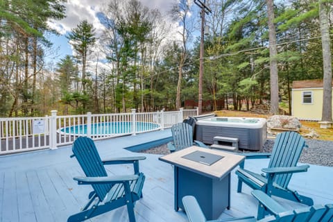 East Stroudsburg House with Hot Tub and Pool! House in Middle Smithfield