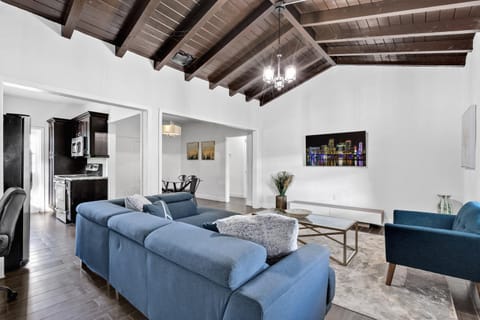 Casa Sofia 4-Bedroom Luxury Home with Pool House in Coral Gables