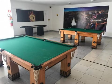 Billiard, Game Room