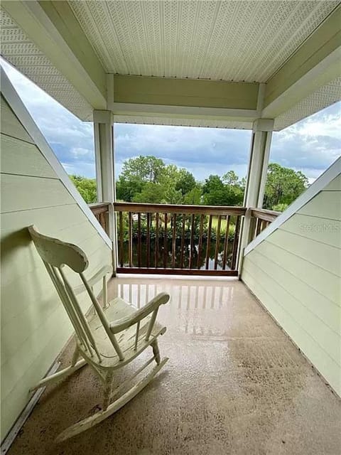 4BR Private Dock, Warm Spring Canal, Kayaks, Canoe Haus in Hudson