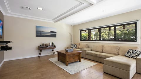 Mara Bello - Umina Beach House in Central Coast