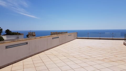 View (from property/room), Balcony/Terrace, Beach