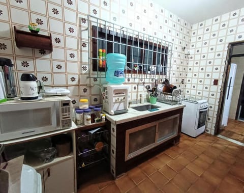 Kitchen or kitchenette, minibar, stove, toaster