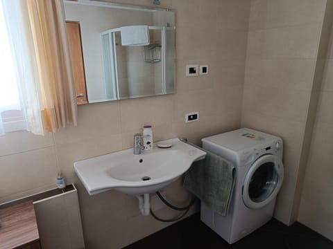 Bathroom, washing machine