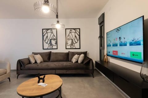 O&O Group - Luxury APT/3 BR/New Tower/Parking Apartment in Tel Aviv District