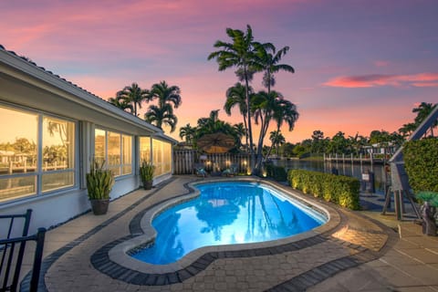 Paradise Lux Waterfrnt Villa/ w Boat & Jet Ski Rtl Villa in Wilton Manors