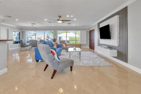 Paradise Lux Waterfrnt Villa/ w Boat & Jet Ski Rtl Villa in Wilton Manors