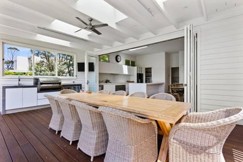 VILLA SAIL - Location, Luxury and Lifestyle House in Melbourne Road