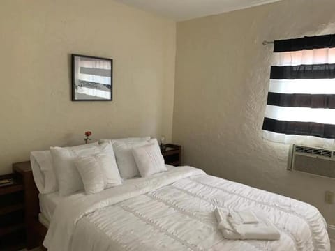 Private Rooms close to Miami Airport - Free parking - 02 Vacation rental in Miami