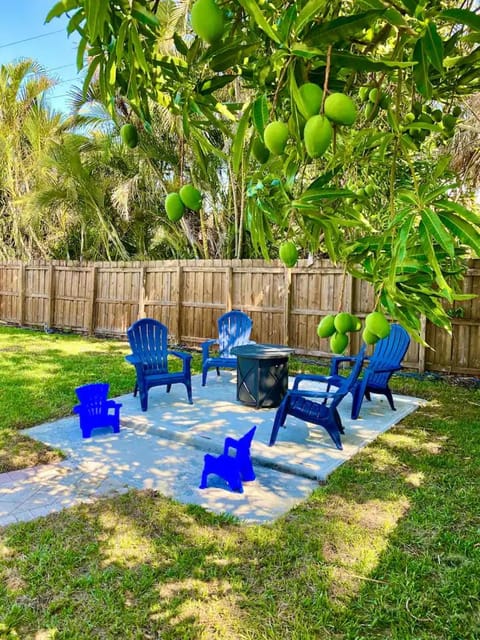 The Periwinkle, a heated pool home 10 min to beach Casa in East Naples