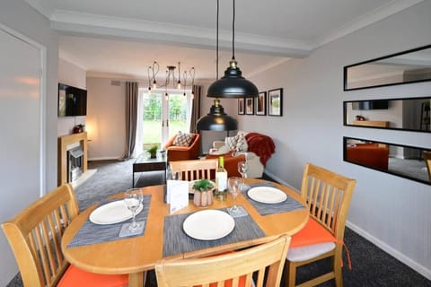 Reduced rates for weekly, monthly and longer stays Villa in Durham