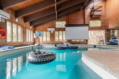 Poconos Pool Paradise Maison in Middle Smithfield