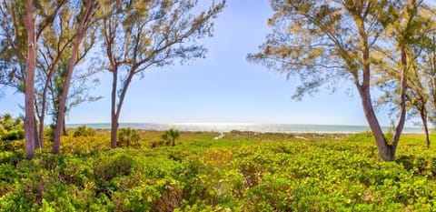 Arcadia-Stunning Gulf Front Beauty! home House in Sanibel Island