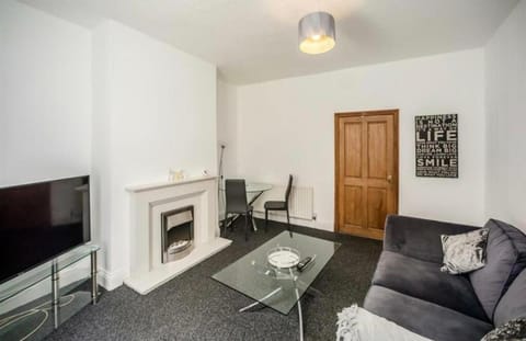 Church View house,2bed,brighouse central location Apartment in Calderdale