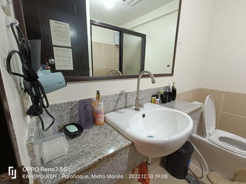 2 BR Resort type Condo unit near Airport Apartment hotel in Las Pinas