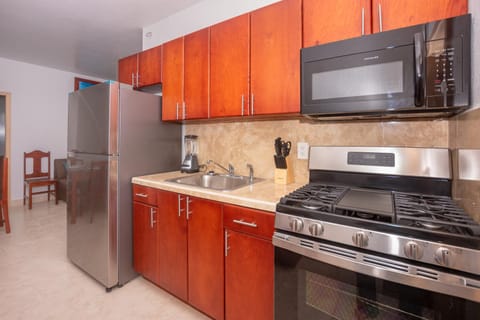 Alpha's Place - Unit 3C Apartment in Bay Islands Department