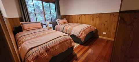 Tall Trees Eco Retreat House in Apollo Bay