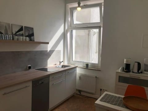 studio g -Central sunny apartment for 6 guests with terrace Condo in Dusseldorf