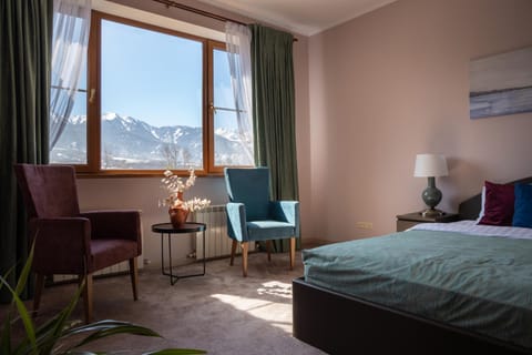 Bed, Natural landscape, Photo of the whole room, Seating area, Bedroom, Mountain view