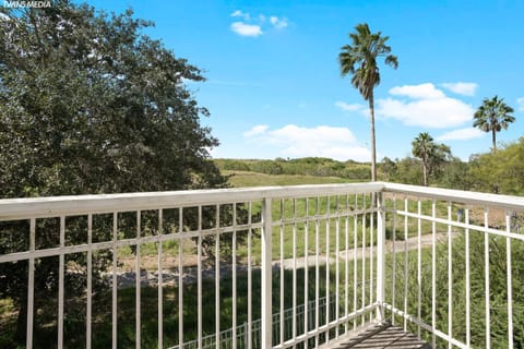 Serene Coastal Getaway - Spacious 4BR Retreat, 15 Minutes from Beach & Attractions! Fast WiFi, Free Parking, and King Size Bed! House in North Padre Island
