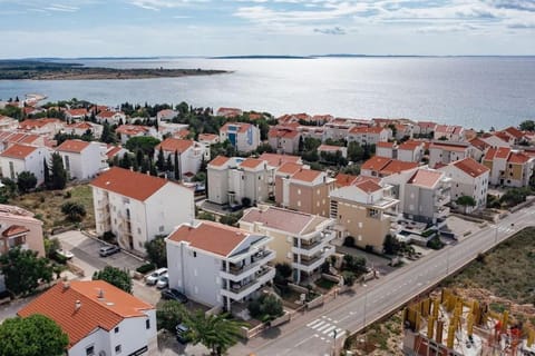 Sea view, Street view