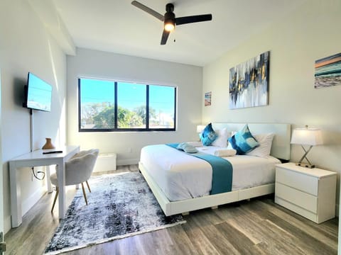 Lux place and cozy 3Beds 2Rooms enjoy life in WPB Gym, EV Station Nearby the downtown and beaches Condo in West Palm Beach
