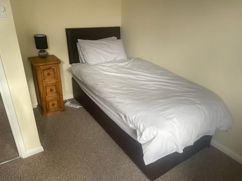 3-Bed House in Stoke-on-Trent Free Sky Free Wifi House in Stoke-on-Trent