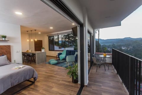 PH with Panoramic View and Pool Apartment in Valle de Bravo