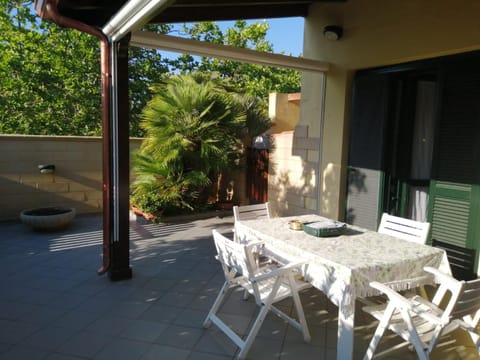 Patio, Day, Garden, View (from property/room), Balcony/Terrace, Dining area, Garden view