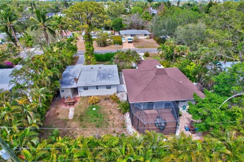 Subtropical Oasis -Naples Fl Retreat House in Naples