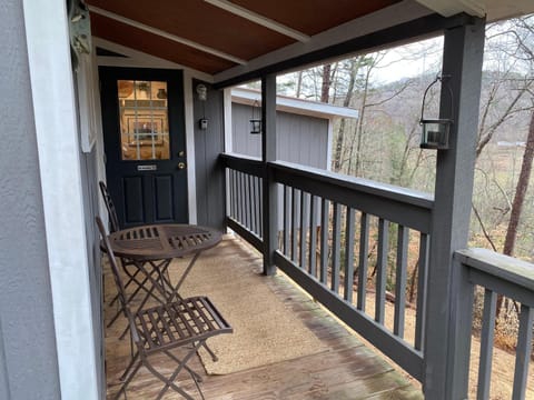 Convenient Cottage-Hot Tub, 4 Minutes to Dahlonega House in Dahlonega