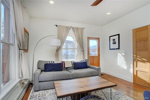 Cheerful, Spacious 3 Bdrm3 Bath House in Salida