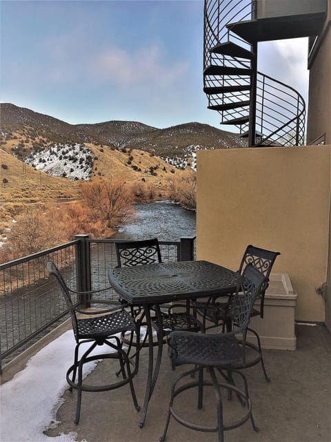Riverfront Condo With Balcony, King Bed Str#267 House in Salida