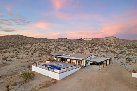 Cloud Canyon spacious secluded oasis w pool House in Yucca Valley