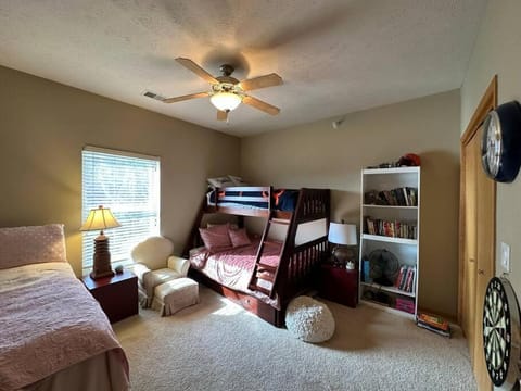 BEAUTIFUL COZY CONDO with POOLS/GYM-SELF CHECK-IN Apartment in Lincoln