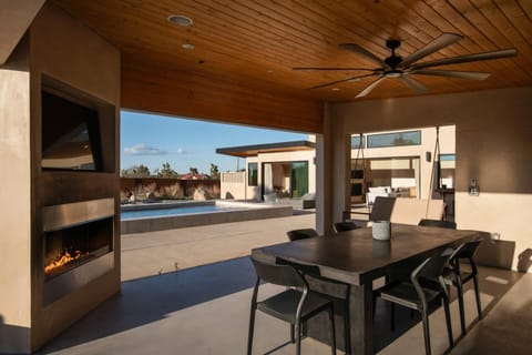 Sol e Cielo Casa Una rare luxury oasis and pool Maison in Yucca Valley