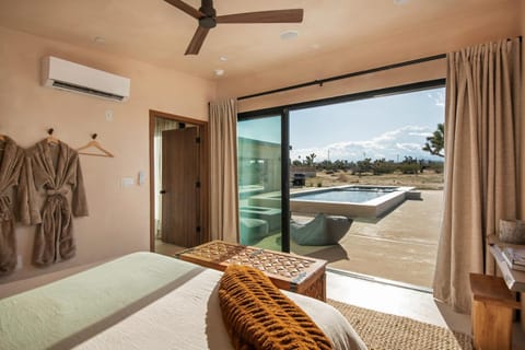 Sol e Cielo Casa Una rare luxury oasis and pool House in Yucca Valley
