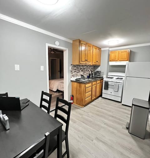 Modern 1BR Near Hospitals - Office, Laundry, Wi-Fi Apartment in Upper Darby