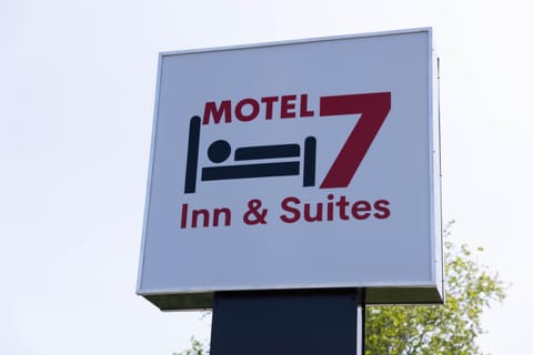 Motel 7 Inn & Suites Motel in Bathurst