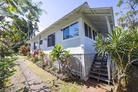 Hilo Bay Hideaway – 15 min Walk to Beach House in Hilo