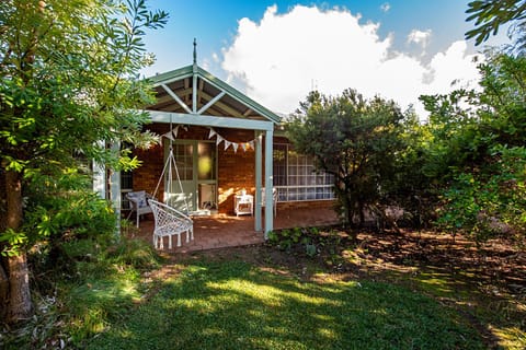 Property building, Patio, Spring, Day, Garden, Garden view