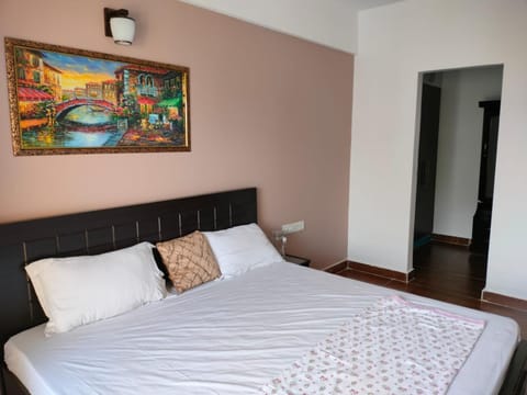 Entire Luxurious 3 bedrooms (Apt A-1105) in Greater Noida Condo in Noida