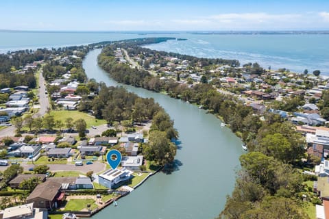 Nearby landmark, Day, Neighbourhood, Natural landscape, Bird's eye view, Lake view, River view