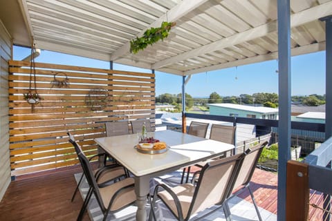 Just Beachy Pet Friendly 4 Mins Walk to Beach House in Culburra Beach