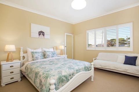 Just Beachy Pet Friendly 4 Mins Walk to Beach House in Culburra Beach