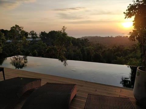 View (from property/room), Balcony/Terrace, Sunset