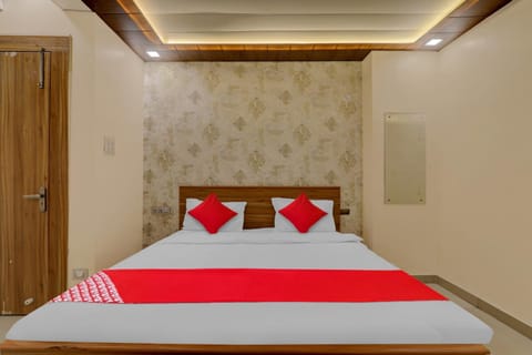 OYO Flagship Hotel Narayani Hotel in Lucknow