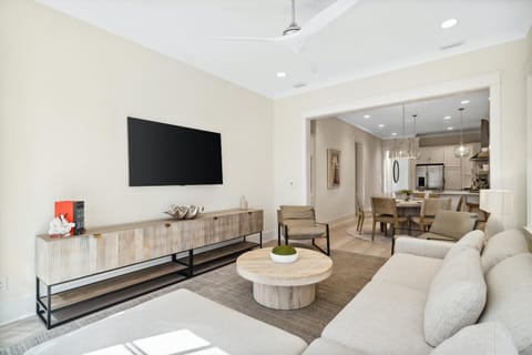 TV and multimedia, Living room, Decorative detail, Seating area, Dining area, fireplace, locker, kitchen, air conditioner