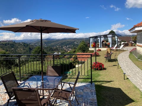 Garden, Dining area, Mountain view